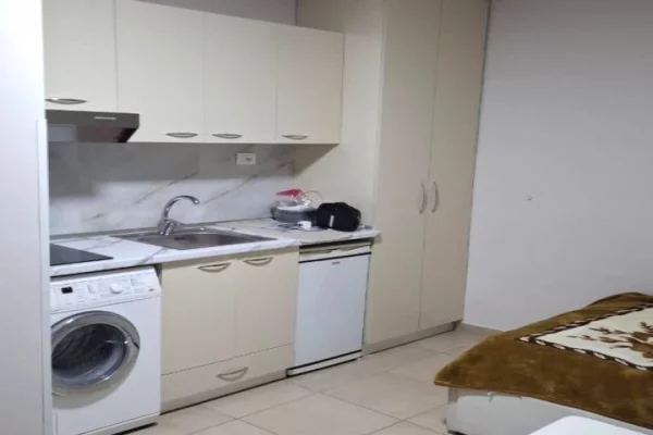 Shtepi me qera Apartament ne Tirane, Garsoniere, Mobilimi E mobiluar, Pagesa 350  Euro.