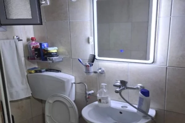 Shtepi me qera Apartament ne Tirane, Garsoniere, Mobilimi E mobiluar, Pagesa 350  Euro.