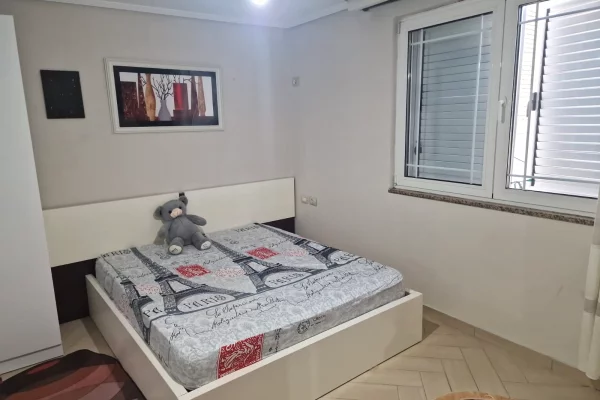 Shtepi me qera Apartament ne Tirane, 2+1, Mobilimi E mobiluar, Pagesa 600  Euro.