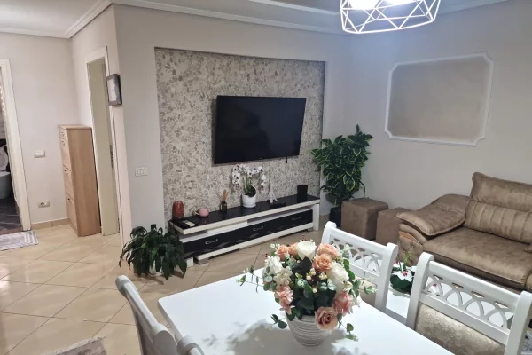 Shtepi me qera Apartament ne Tirane, 2+1, Mobilimi E mobiluar, Pagesa 600  Euro.