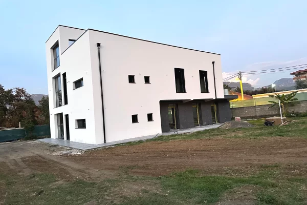 Ambient biznesi me qera 6+1 ne Tirane - 3,000 Euro