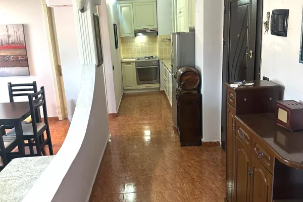 Shtepi me qera Apartament ne Tirane, 2+1, Mobilimi E mobiluar, Pagesa 500  Euro.