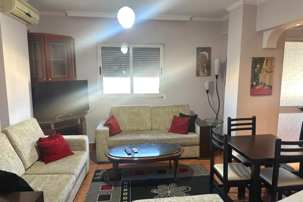 Shtepi me qera Apartament ne Tirane, 2+1, Mobilimi E mobiluar, Pagesa 500  Euro.
