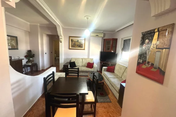 Shtepi me qera Apartament ne Tirane, 2+1, Mobilimi E mobiluar, Pagesa 500  Euro.