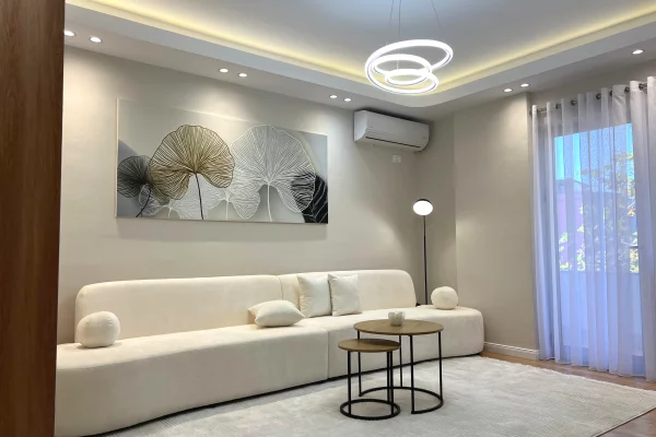 Shtepi ne shitje Apartament ne Tirane, 2+1, Mobilimi E mobiluar, Pagesa 168,000  Euro.