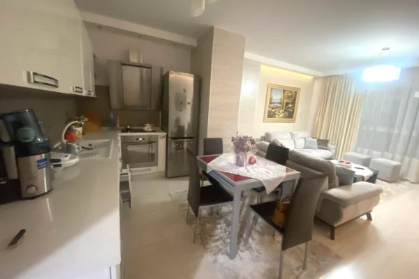 Shtepi me qera Apartament ne Tirane, 2+1, Mobilimi E mobiluar, Pagesa 850  Euro.