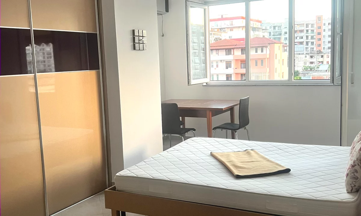Shtepi me qera Apartament ne Tirane, 2+1, Mobilimi E mobiluar, Pagesa 55,000  Leke.