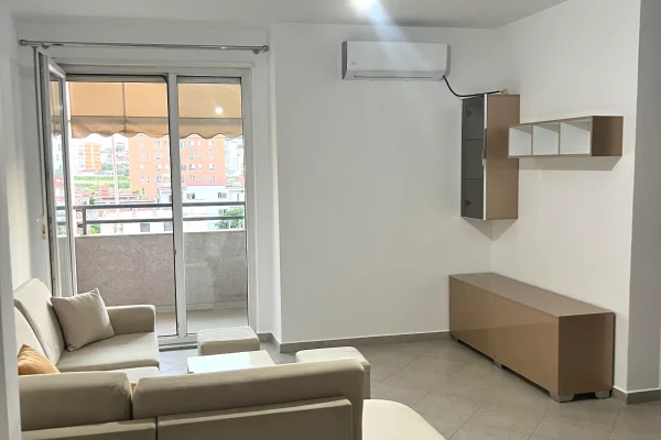 Shtepi me qera Apartament ne Tirane, 2+1, Mobilimi E mobiluar, Pagesa 55,000  Leke.