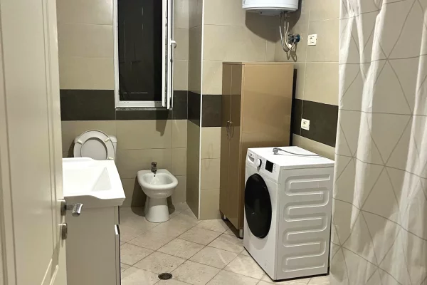 Shtepi me qera Apartament ne Tirane, 2+1, Mobilimi E mobiluar, Pagesa 55,000  Leke.