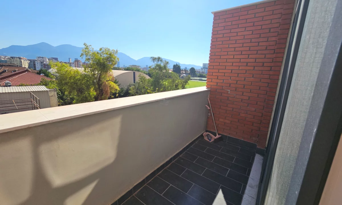 Shtepi ne shitje Apartament ne Tirane, 2+1, Mobilimi E mobiluar, Pagesa 180,000  Euro.