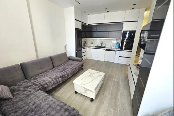 Shtepi ne shitje Apartament ne Tirane, 2+1, Mobilimi E mobiluar, Pagesa 180,000  Euro.