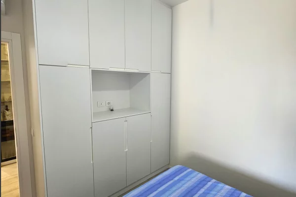 Shtepi ne shitje Apartament ne Tirane, 2+1, Mobilimi E mobiluar, Pagesa 180,000  Euro.
