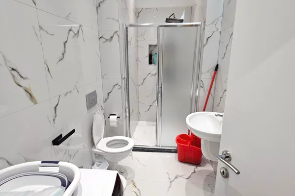 Shtepi ne shitje Apartament ne Tirane, 2+1, Mobilimi E mobiluar, Pagesa 180,000  Euro.