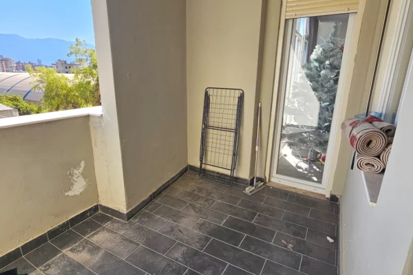 Shtepi ne shitje Apartament ne Tirane, 2+1, Mobilimi E mobiluar, Pagesa 180,000  Euro.