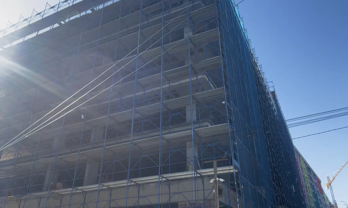 Shtepi ne shitje Apartament ne Tirane, 2+1, Mobilimi Bosh, pa mobiluar, Pagesa 95,000  Euro.