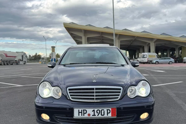 Auto in Vendita a Fier, Mercedes-Benz, 2006 Benzine,Kambio Automatik Pagamento 5,200  Euro.