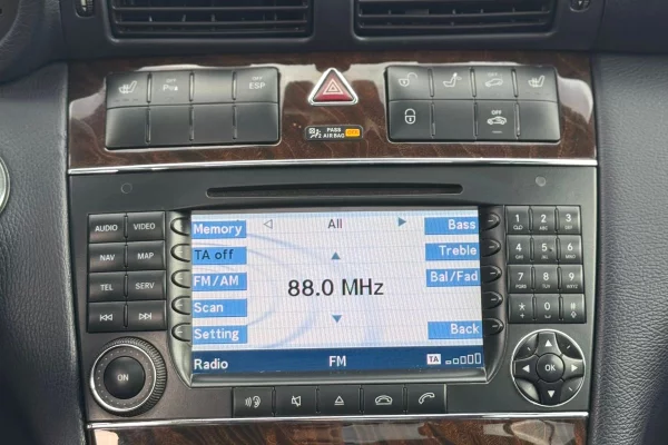 Auto in Vendita a Fier, Mercedes-Benz, 2006 Benzine,Kambio Automatik Pagamento 5,200  Euro.