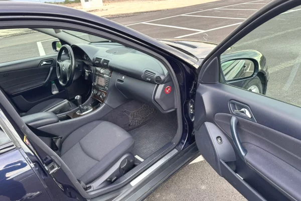 Auto in Vendita a Fier, Mercedes-Benz, 2006 Benzine,Kambio Automatik Pagamento 5,200  Euro.