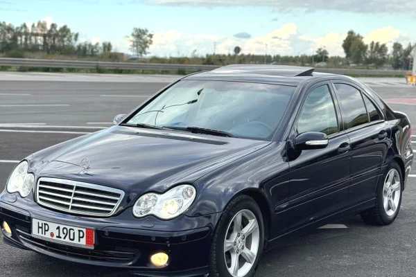 Auto in Vendita a Fier, Mercedes-Benz, 2006 Benzine,Kambio Automatik Pagamento 5,200  Euro.