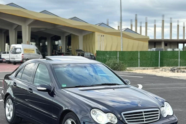 Auto in Vendita a Fier - 5,200 Euro