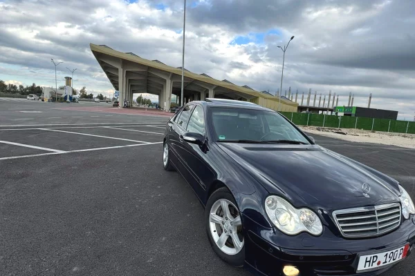 Auto in Vendita a Fier - 5,200 Euro