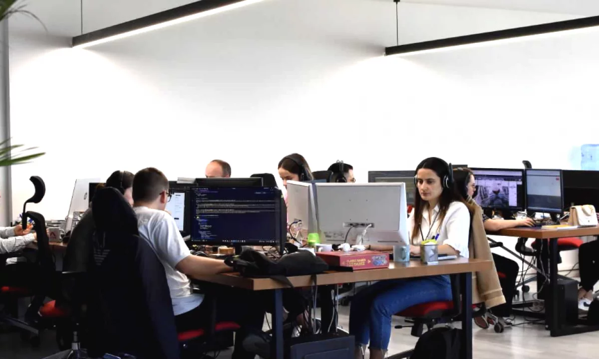 Njoftime Pune ne Tirane, Profesioni Sales Chat Agent , Pa Eksperience, Pagesa 1,200  Euro.