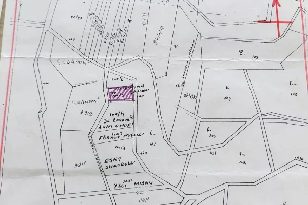 Truall ose Toke ne Tirane - 80,000 Euro