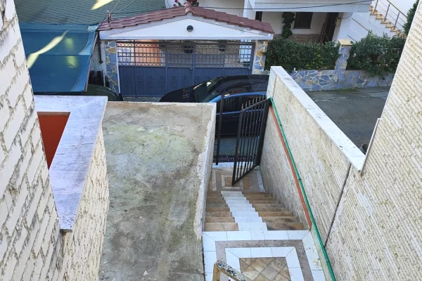 Villa di lusso in vendita a Tirana 2+1, Vuoto