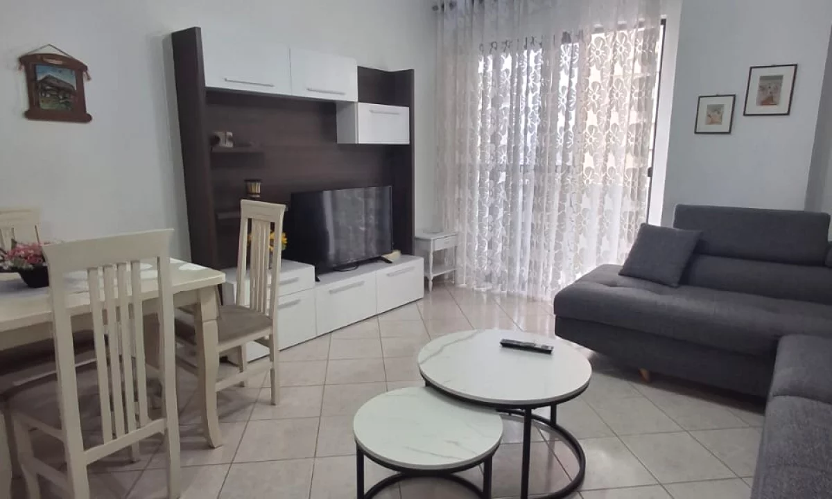 Shtepi me qera Apartament ne Tirane, 2+1, Mobilimi E mobiluar, Pagesa 550  Euro.