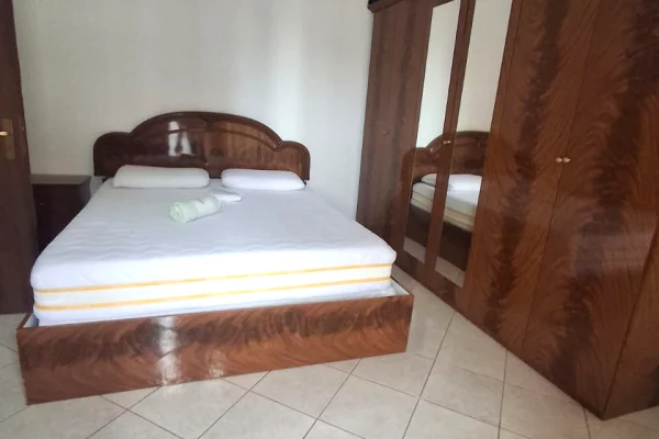 Shtepi me qera Apartament ne Tirane, 2+1, Mobilimi E mobiluar, Pagesa 550  Euro.