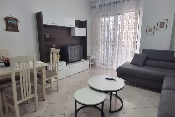 Shtepi me qera 2+1 ne Tirane - 550 Euro