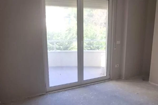 Shtepi ne shitje Apartament ne Tirane, 2+1, Mobilimi Bosh, pa mobiluar, Pagesa 105,000  Euro.