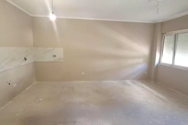 Shtepi ne shitje Apartament ne Tirane, 2+1, Mobilimi Bosh, pa mobiluar, Pagesa 105,000  Euro.