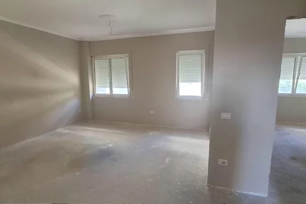 Shtepi ne shitje Apartament ne Tirane, 2+1, Mobilimi Bosh, pa mobiluar, Pagesa 105,000  Euro.