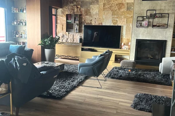 Jepet me qira Penthouse  4+1+3+ garazhd tek Liqeni Artificial