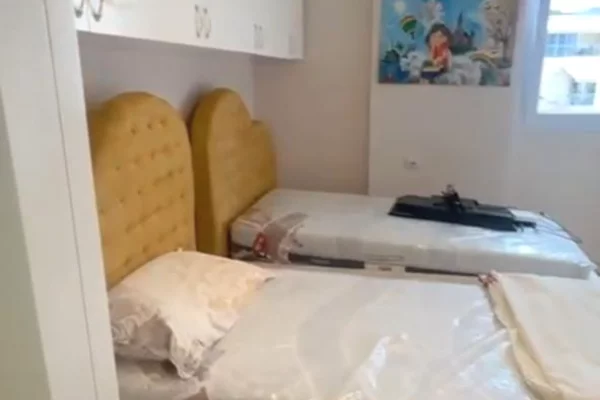 Shtepi me qera Apartament ne Tirane, 3+1, Mobilimi E mobiluar, Pagesa 1,200  Euro.