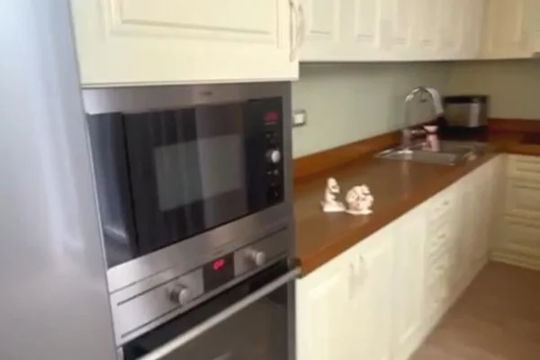 Shtepi me qera Apartament ne Tirane, 3+1, Mobilimi E mobiluar, Pagesa 1,200  Euro.