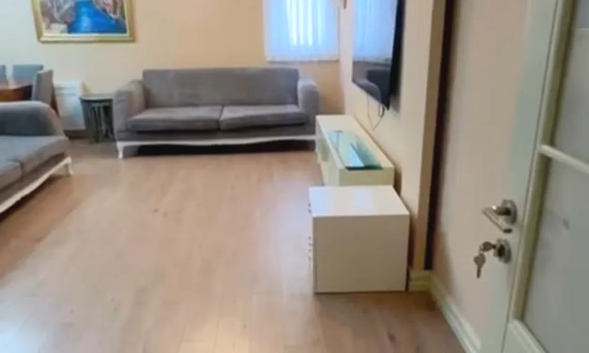 Shtepi me qera Apartament ne Tirane, 3+1, Mobilimi E mobiluar, Pagesa 1,200  Euro.