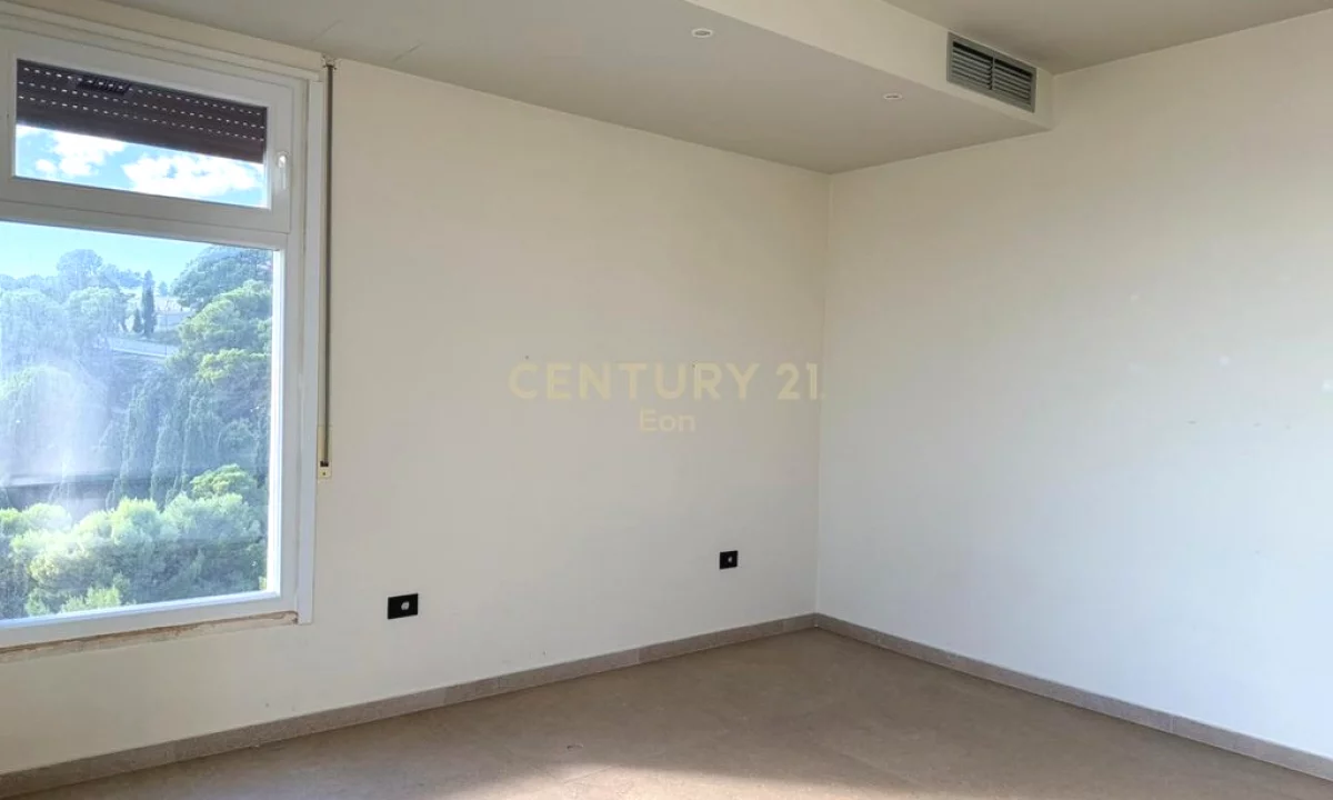 Shtepi ne shitje Apartament ne Durres, 2+1, Mobilimi E mobiluar, Pagesa 260,000  Euro.