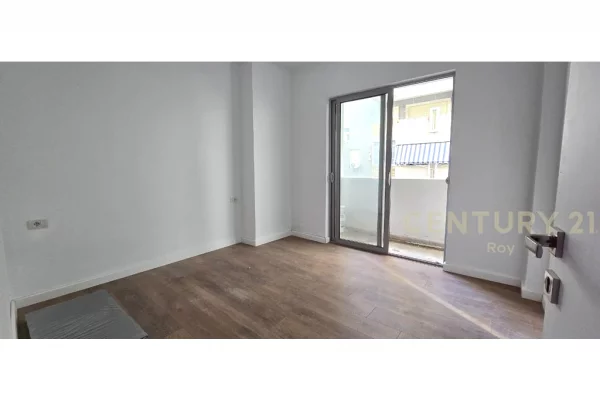 Shtepi ne shitje Apartament ne Durres, 2+1, Mobilimi Pjeserisht e mobiluar, Pagesa 130,000  Euro.