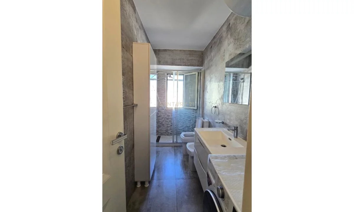 Shtepi ne shitje Apartament ne Durres, 2+1, Mobilimi E mobiluar, Pagesa 155,000  Euro.