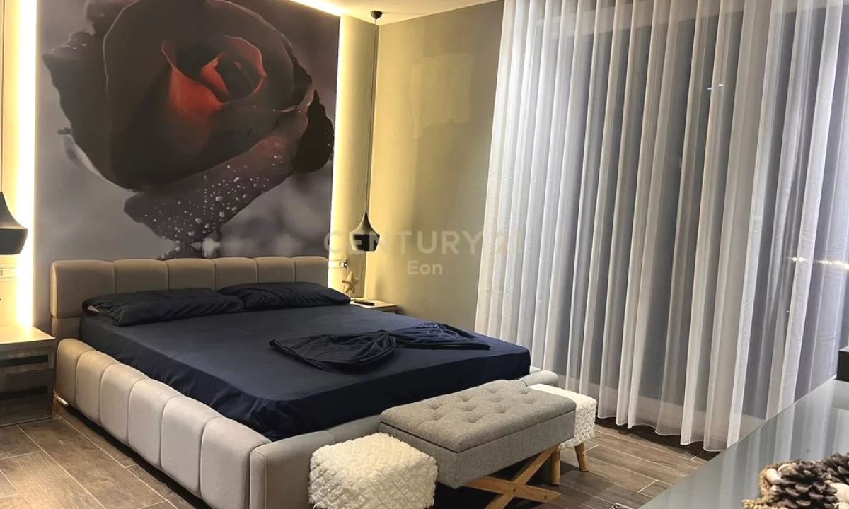 Shtepi ne shitje Vila Luksoze ne Durres, 4+1, Mobilimi E mobiluar, Pagesa 550,000  Euro.