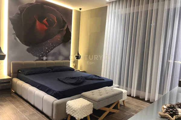 Shitet Vilë Luksoze me Pishinë në Kompleksin "Lura 3", Gjiri i Lalzit !