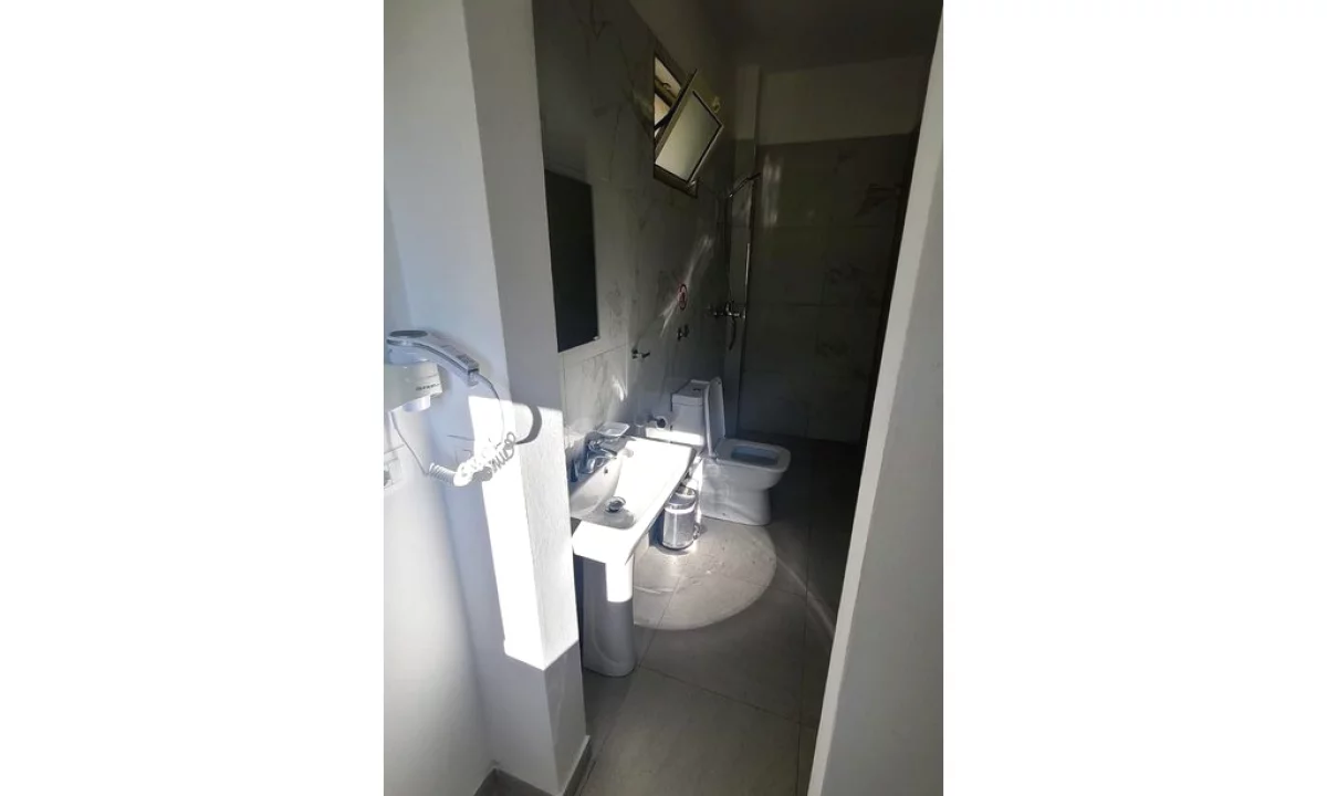 Shtepi ne shitje Shtepi Private ne Durres, 7+1, Mobilimi E mobiluar, Pagesa 2,300,000  Euro.