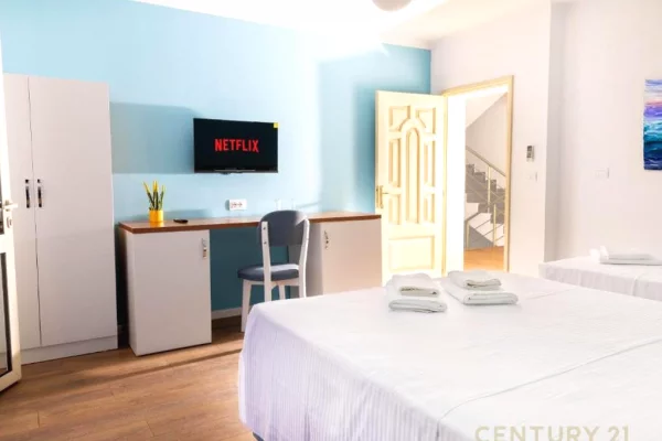 Shtepi ne shitje Shtepi Private ne Durres, 7+1, Mobilimi E mobiluar, Pagesa 2,300,000  Euro.