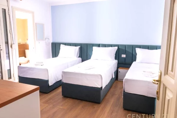 Shtepi ne shitje Shtepi Private ne Durres, 7+1, Mobilimi E mobiluar, Pagesa 2,300,000  Euro.