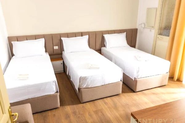 Shtepi ne shitje Shtepi Private ne Durres, 7+1, Mobilimi E mobiluar, Pagesa 2,300,000  Euro.