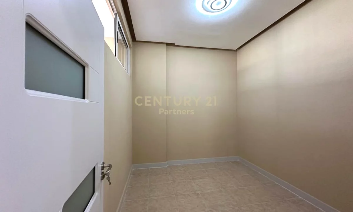 Shtepi ne shitje Apartament ne Durres, 2+1, Mobilimi E mobiluar, Pagesa 120,000  Euro.