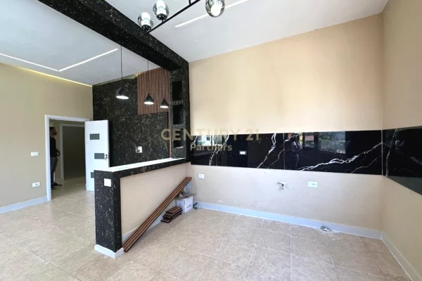 Shtepi ne shitje Apartament ne Durres, 2+1, Mobilimi E mobiluar, Pagesa 120,000  Euro.