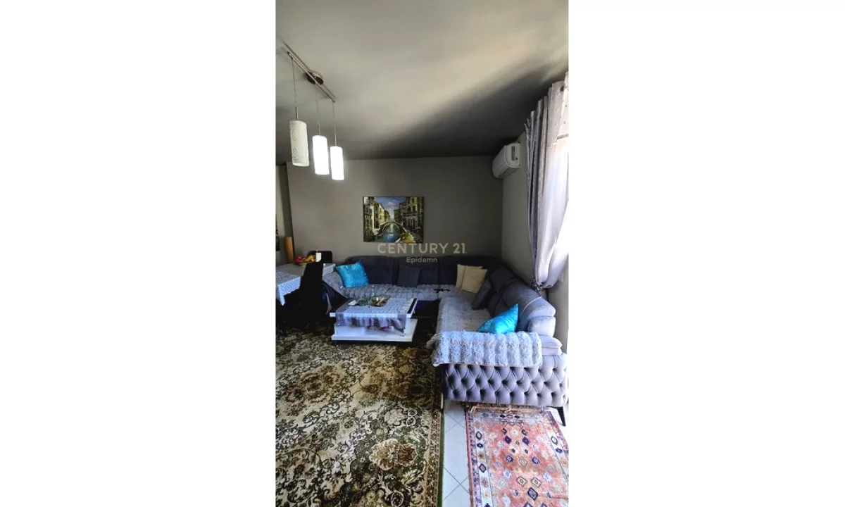 Shtepi ne shitje Apartament ne Durres, 2+1, Mobilimi E mobiluar, Pagesa 200,000  Euro.